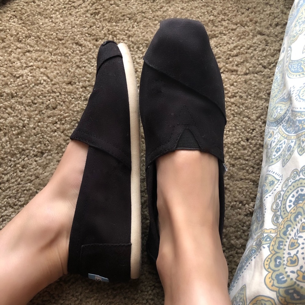 TOM’S black slip ons